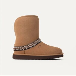 Ugg Classic Short Crescent